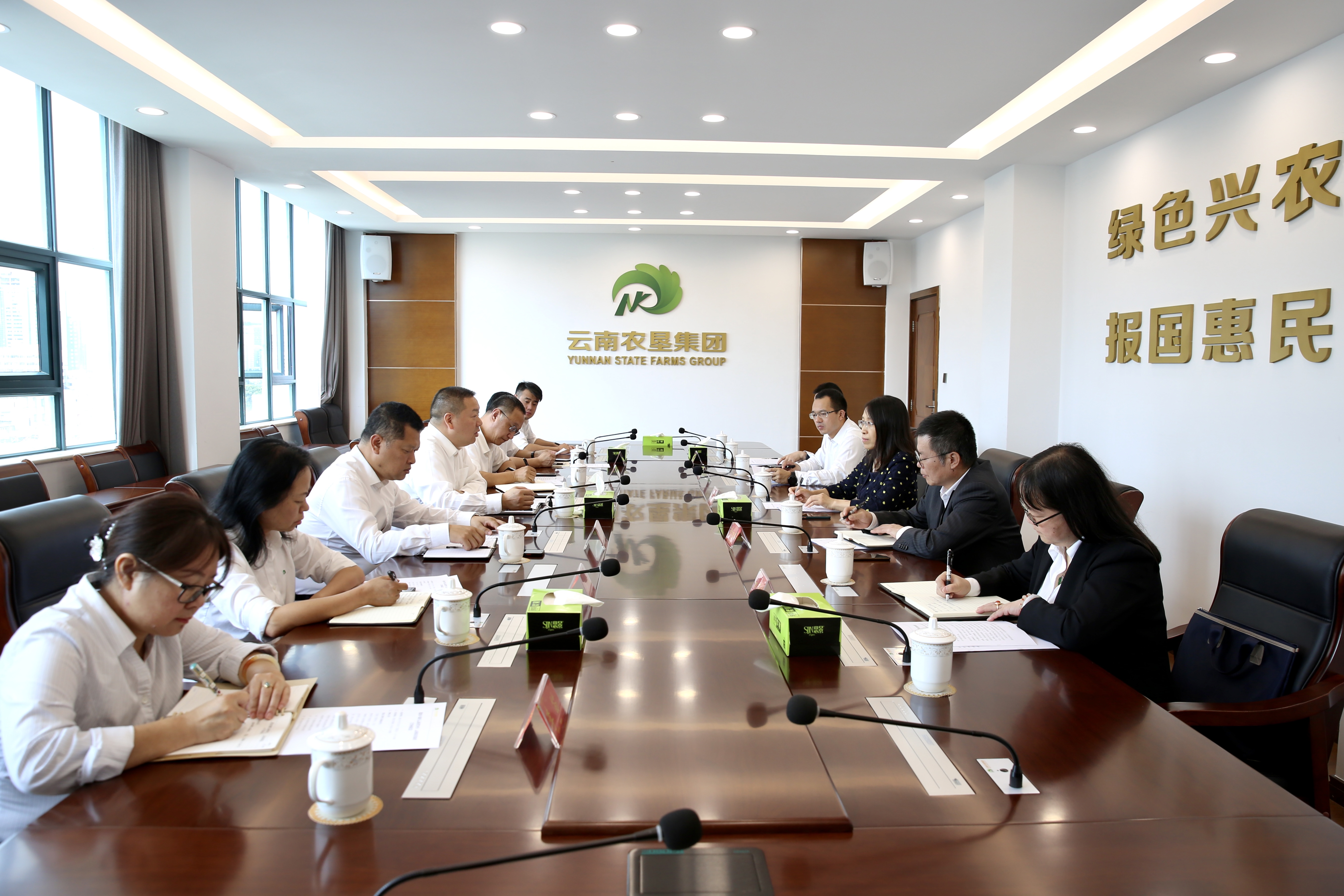 云南农垦集团与进出口银行云南省分行座谈交流