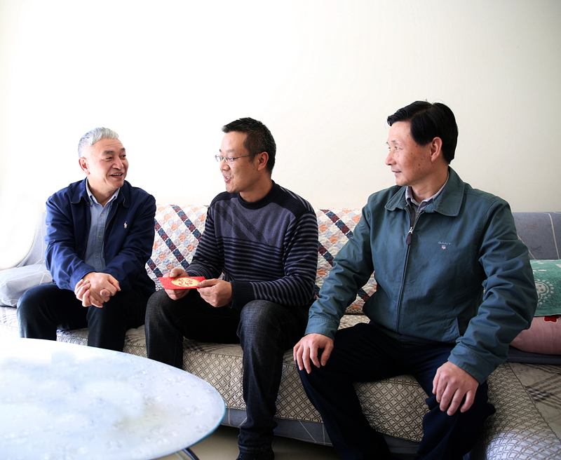 省国资委副主任洪国正到农垦集团看望慰问困难党员职工、云南农垦集团官网云南农垦集团有限责任公司官网